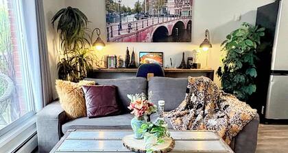 Downtown Condo near Rogers | Parking, Pool, Gym