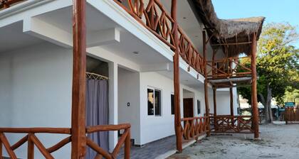 TĂ€TĂĄ Holbox Temple - 333