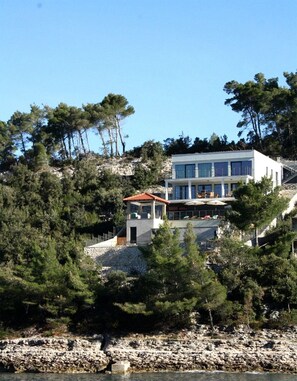 Exterior - Charming Serene Beachfront Villa for 8 With Private Pool (Čara)