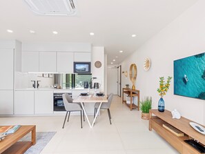 Fridge, stovetop
