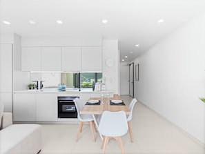 Kühlschrank, Ofen, Herdplatte, Geschirrspüler