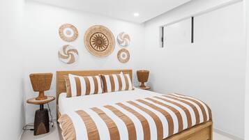 1 slaapkamer, een kluis op de kamer, een strijkplank/strijkijzer, wifi