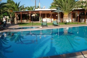 Outdoor pool - Matala Dimitris Resort (Matala)