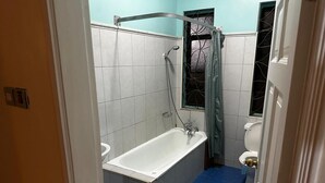 Dusche, Handtücher, Seife, Toilettenpapier