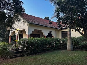 Unclassified image, 2 of 27, button - Jo’s Place Entebbe – Birdwatching & Lake View Spacious 6-bedroom house with WiFi (Entebbe)