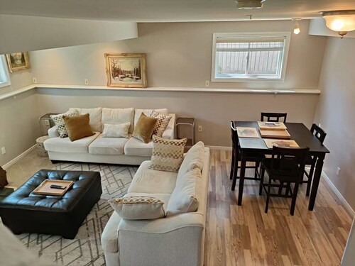 Perfect 3 bedroom house in prime location of South Windsor. max 5 guests