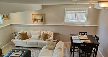 Perfect 3 bedroom house in prime location of South Windsor. max 5 guests