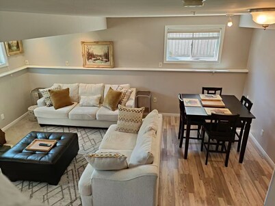 Perfect 3 bedroom house in prime location of South Windsor. max 5 guests