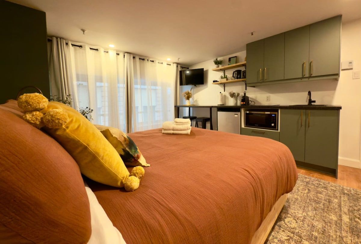 Iron/ironing board, WiFi (free), bed sheets