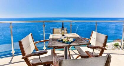 Prestige Apartment - Sea View, Private Beach, Pools & Fitness