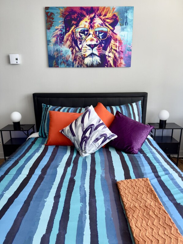 1 bedroom, iron/ironing board, WiFi (free), bed sheets - City escape: cosy, modern, well-appointed loft space (Québec)