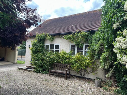 Charming 1-bedroom cottage in Walkern with WiFi access