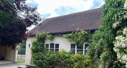 Charming 1-bedroom cottage in Walkern with WiFi access