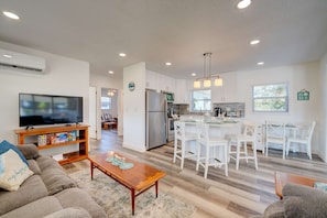 House, Multiple Beds, Patio, Garden View (Break Of Dawne) | Living area | 42-inch flat-screen TV with digital channels
