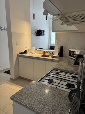 電子レンジ、オーブン、コンロ