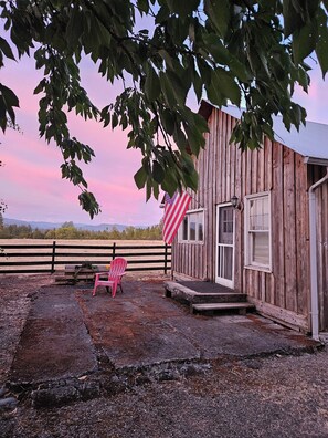 Terrace/patio - Rustic Cabin on 140-acre Working Cattle Ranch (Lebanon)