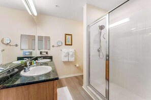 Condo, Multiple Beds, Balcony, Garden View (Caribe Cove Breeze) | Bathroom | Deep soaking tub, hair dryer, towels - Caribe Cove Breeze Sleeps 6 (Kissimmee)