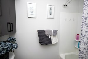 Hårtørrer, håndklæder, Sæbe, Toiletpapir