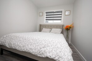 3 habitaciones, tabla de planchar con plancha, wifi y ropa de cama 
