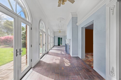 Summer, FURNISHED: CENTRAL WESTPORT ESTATE, 60' pool: 2 mins to beach/town/train