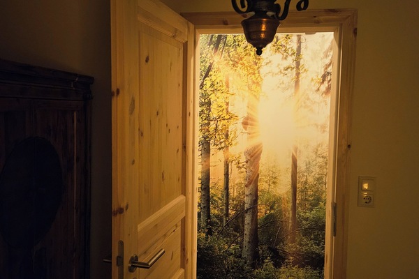 die Sonne geht auf - Blick in den Flur