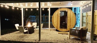 Sauna, hot tub, gym, great outdoor space!