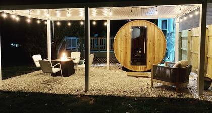 Sauna, hot tub, gym, great outdoor space!