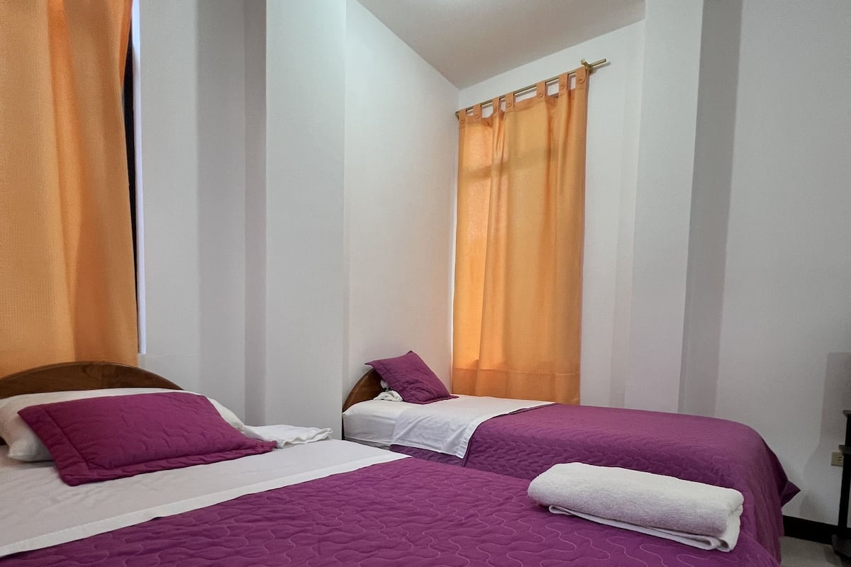 Habitación doble económica, 1 habitación, balcón, vista a la ciudad | Wifi gratis