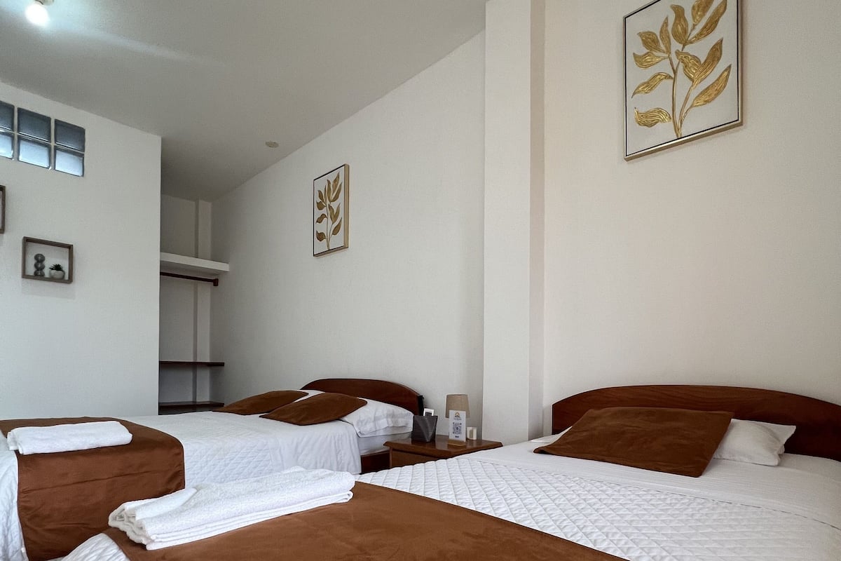 Habitación doble estándar, balcón, vista a la ciudad | Wifi gratis