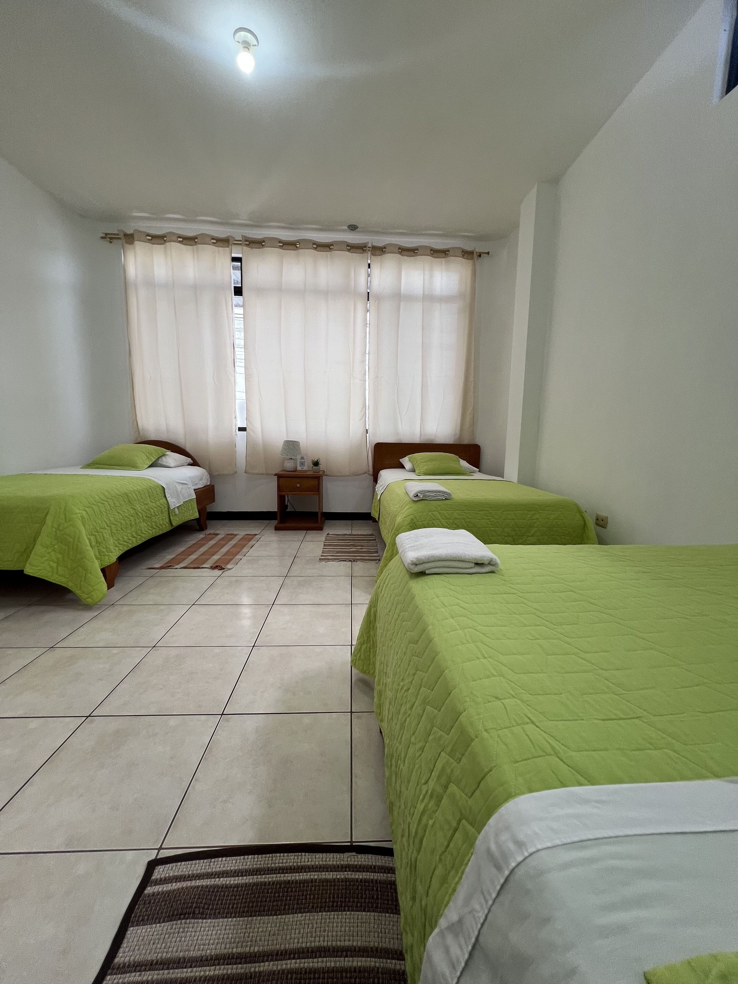 Chambre Triple Économique, balcon, vue ville