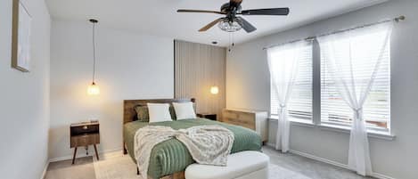 4 bedrooms, iron/ironing board, free WiFi, bed sheets
