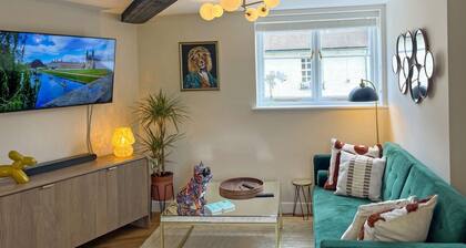 Very best location - Luxury boutique flat by river