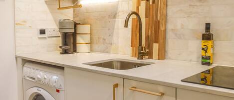 Ofen, Wasserkocher mit Kaffee-/Teezubehör, Toaster