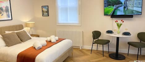 1 habitación, escritorio, tabla de planchar con plancha y wifi gratis