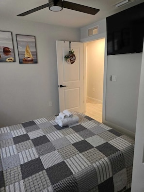 3 chambres, fer et planche à repasser, Wi-Fi, draps fournis