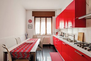 Mikrobølgeovn, ovn og kokeplater