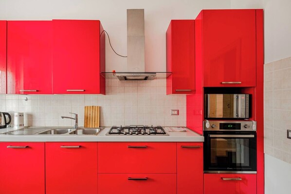 Fridge, microwave, oven, stovetop