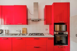 Micro-ondes, four, plaque de cuisson