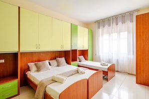 2 bedrooms, iron/ironing board, WiFi, bed sheets