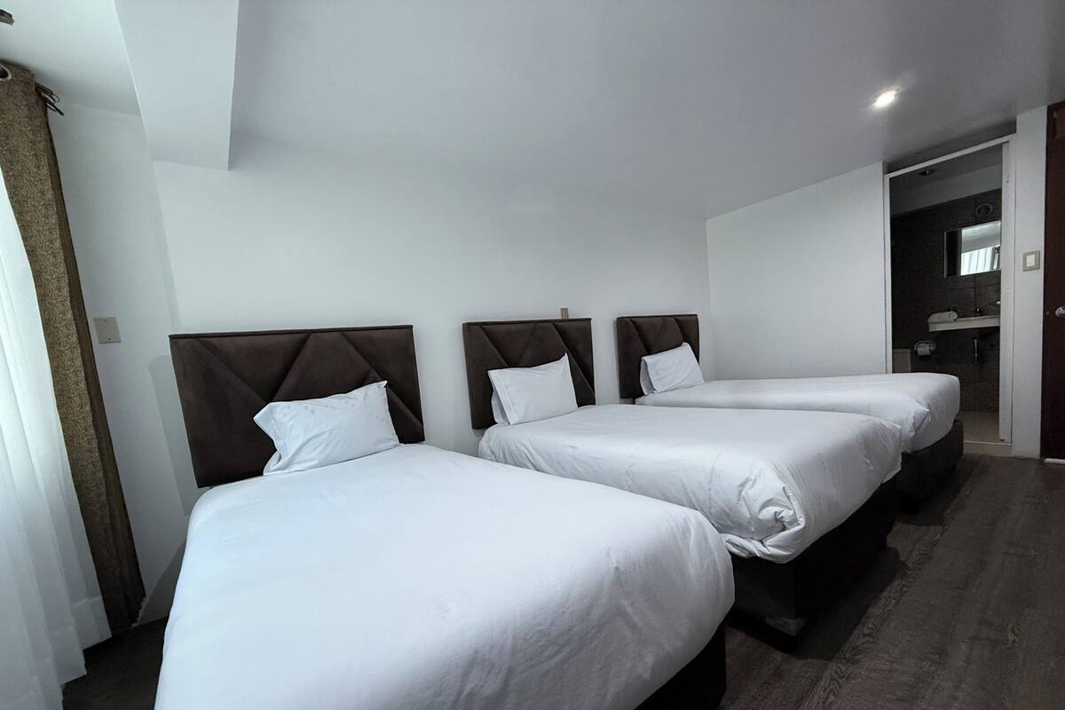 Comfort Triple Room | Desk, laptop workspace, WiFi (free)