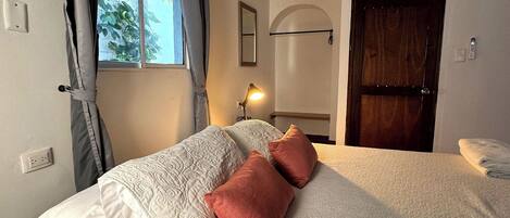 1 غرفة نوم ومكواة/لوح كي وواي فاي وملاءات أسرّة