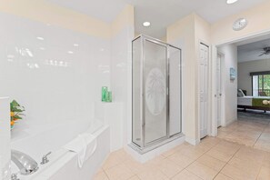 Appart'hôtel, plusieurs lits, patio, vue jardin (Cozy Cove) | Salle de bain
