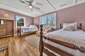 4 bedrooms, iron/ironing board, free WiFi, bed sheets