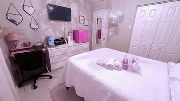 1 bedroom, desk, iron/ironing board, free WiFi