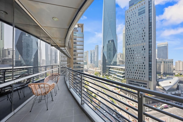 Suite estudio ejecutiva | Balcón