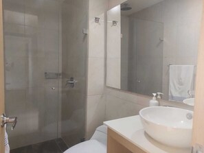 Deluxe Apartment, City View | Bathroom | Towels, soap, toilet paper