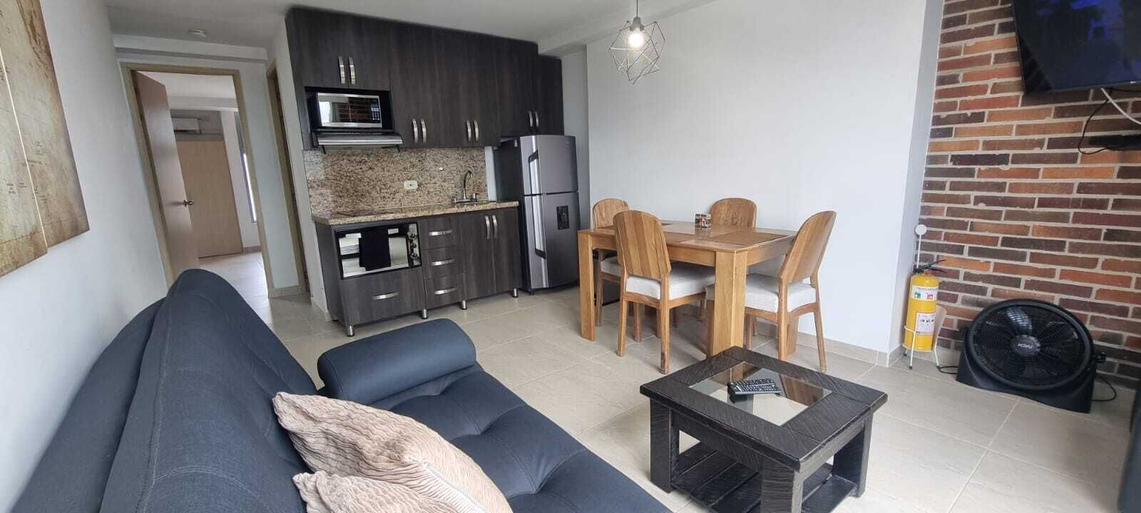 Peti sejuk/penyejuk beku saiz penuh, ketuhar gelombang mikro, dapur 