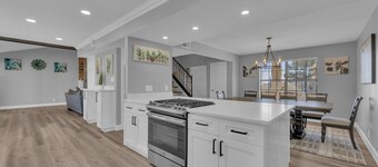 Cozy and Luxe Retreat: Pool and Stunning Views! Family-Friendly