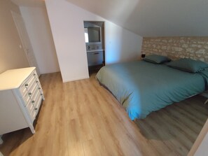 3 bedrooms, iron/ironing board, WiFi