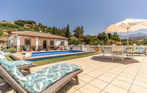 Outdoor dining - Lovely home in Torrox (Torrox)